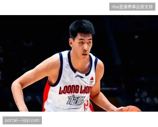 徐昕当选最具进步球员，他在低位的成长为广州龙狮的内线战术提供了更多可能性
